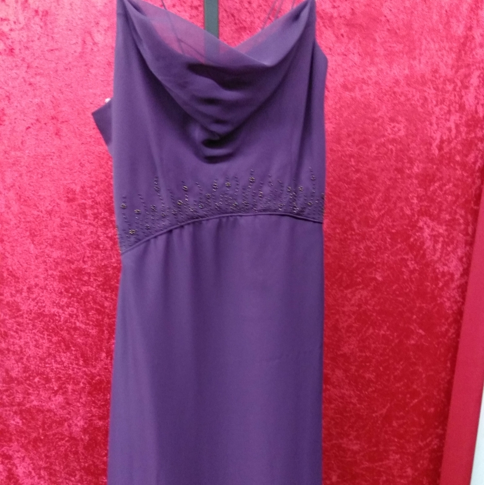 Dresses - Picture 3 of 6